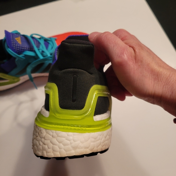 Adidas Ultraboost 20 Men's 8.5 - Picture 3 of 5